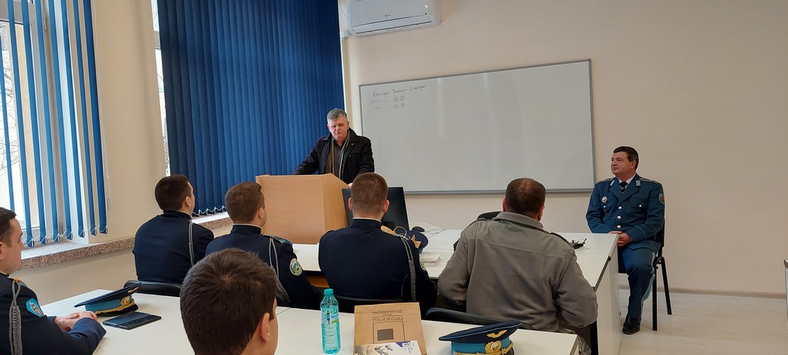 Във ВВВУ Георги Бенковски представиха книга за авиацията на проф. Димитър Недялков