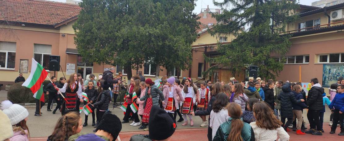 В ИНУ „Христо Ботев“ отбелязаха тържествено Националния празник на Р България
