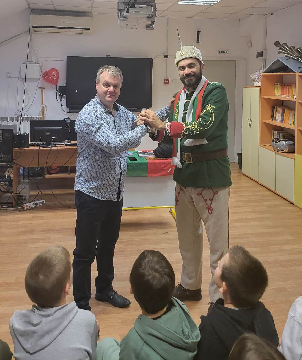 Урок по родолюбие се проведе в ИНУ „Христо Ботев“/ВИДЕО-СНИМКИ/