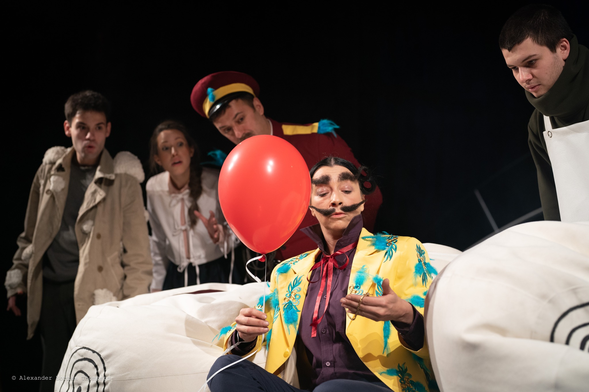 Състоя се премиерата на комедийния спектакъл „Глупаци“ в Габровския театър