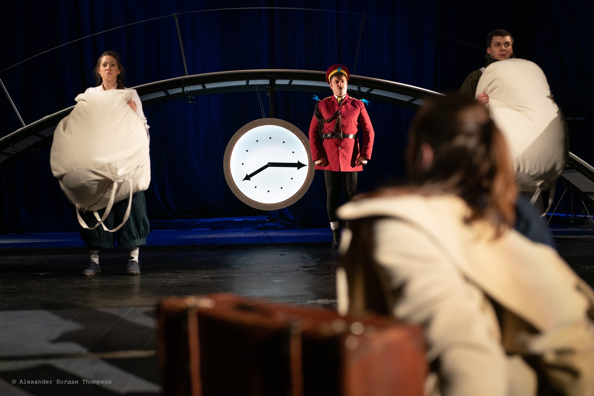 Състоя се премиерата на комедийния спектакъл „Глупаци“ в Габровския театър