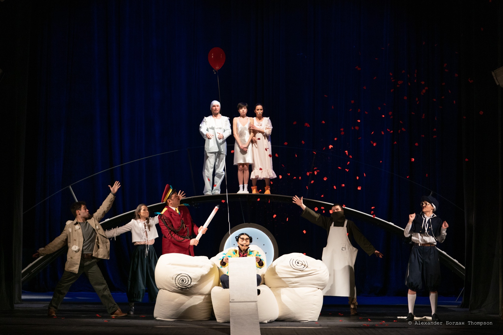 Състоя се премиерата на комедийния спектакъл „Глупаци“ в Габровския театър