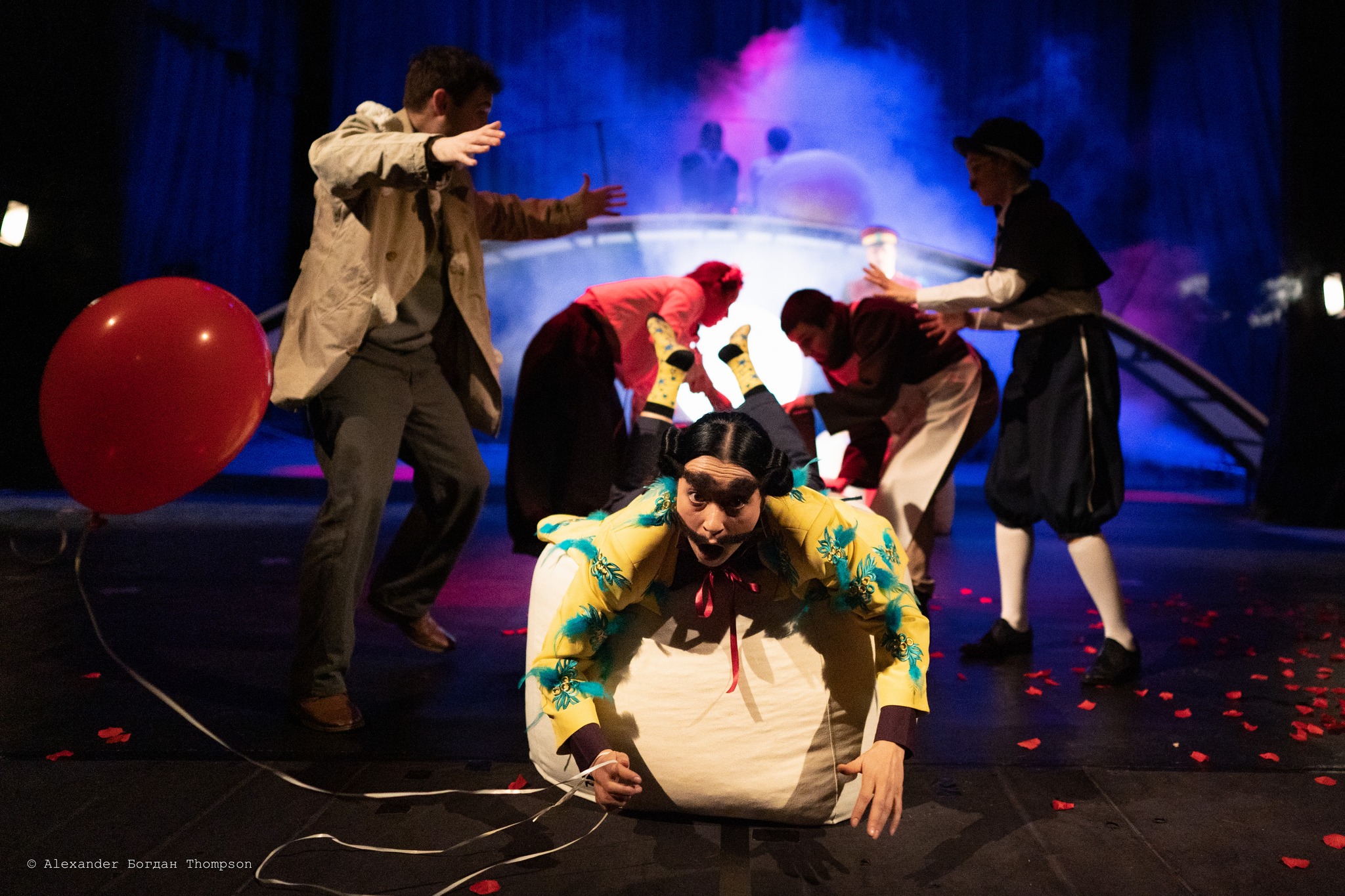 Състоя се премиерата на комедийния спектакъл „Глупаци“ в Габровския театър