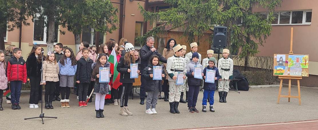 В ИНУ „Христо Ботев“ отбелязаха тържествено Националния празник на Р България