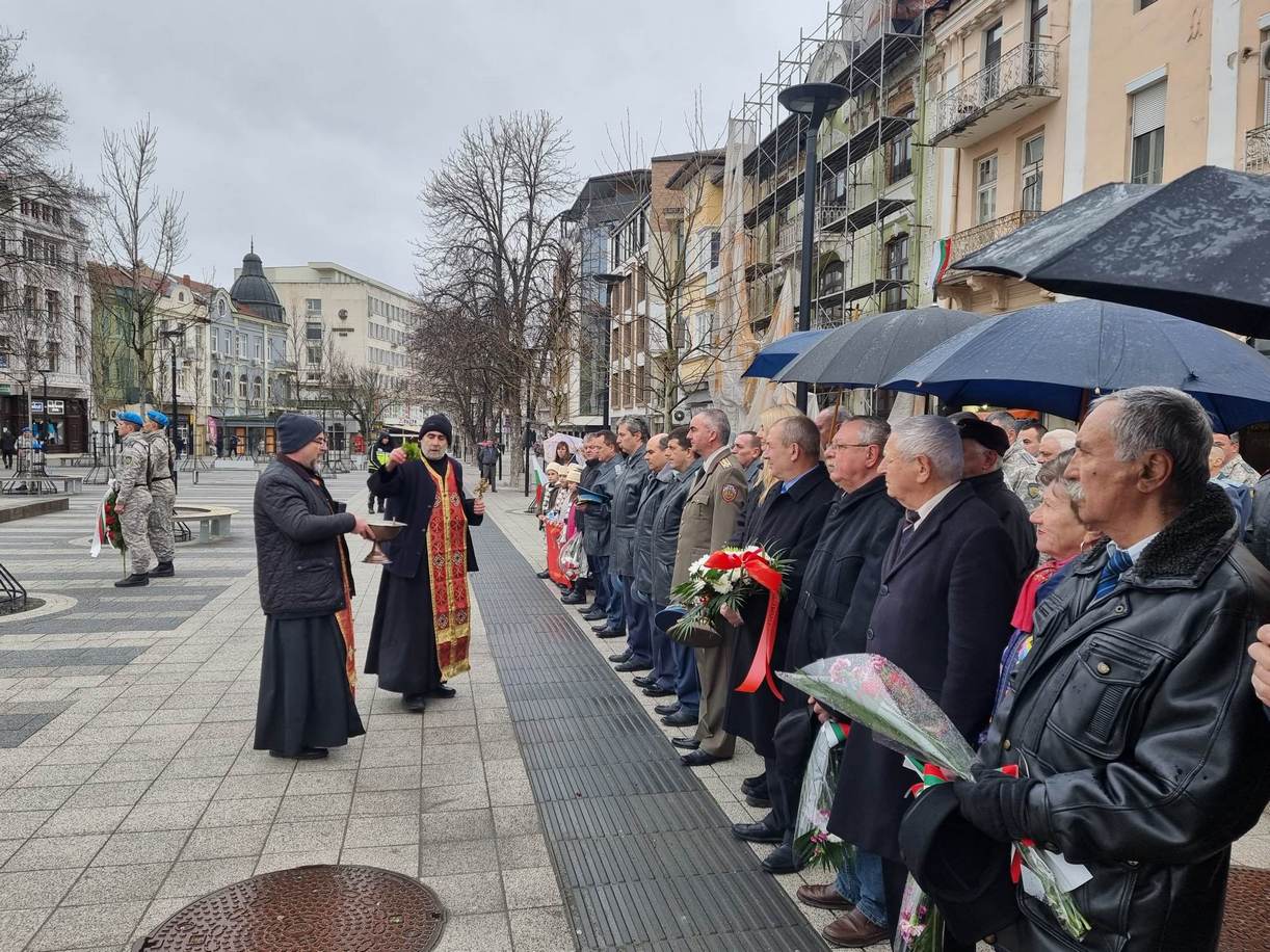 Плевенският гарнизон отбеляза тържествено своя празник/СНИМКИ/