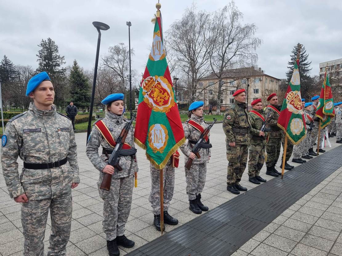 Плевенският гарнизон отбеляза тържествено своя празник/СНИМКИ/