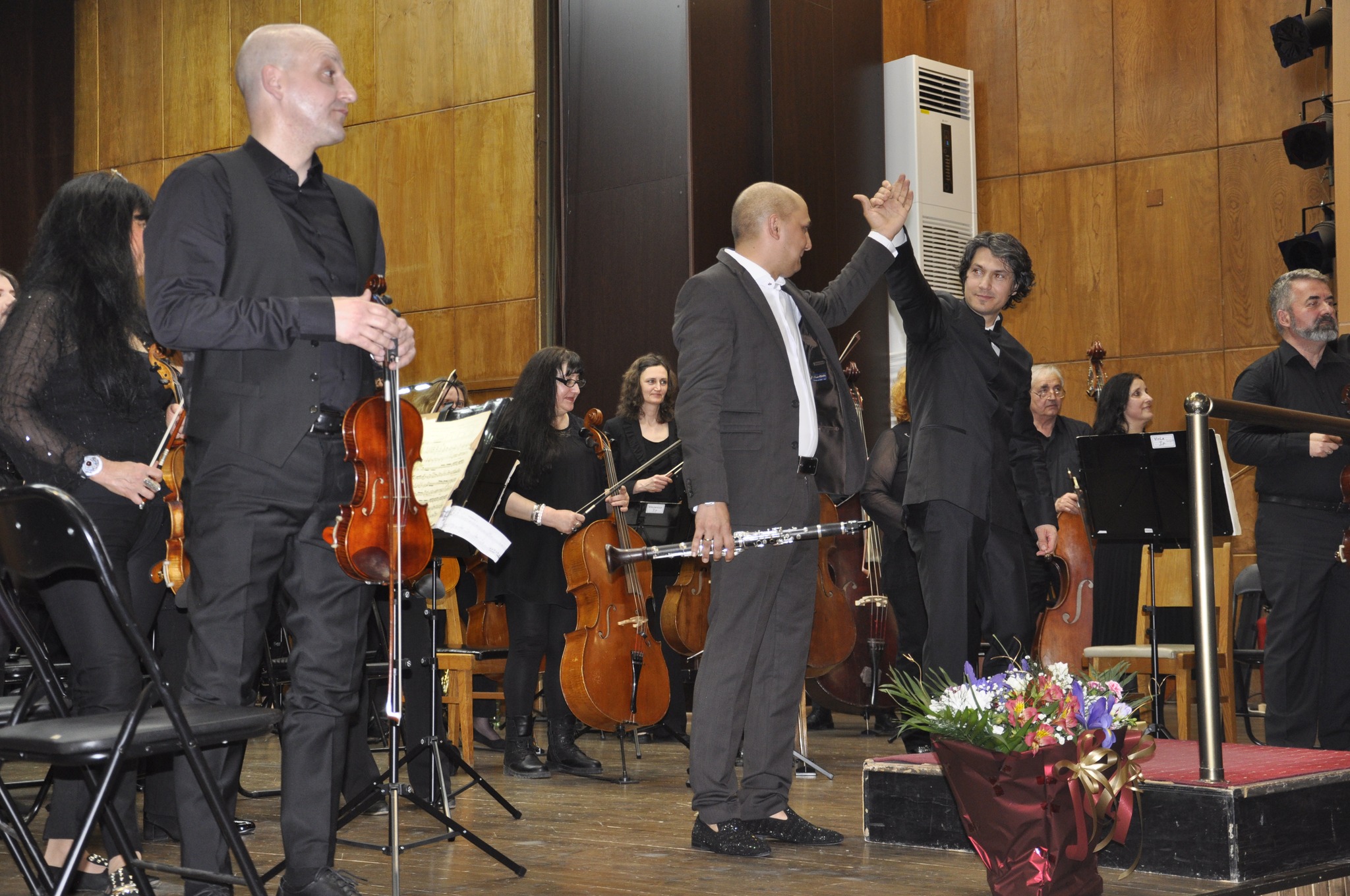 Маестро Йордан Камджалов поведе турнето Музикална магия на Плевенска филхармония в осем български града