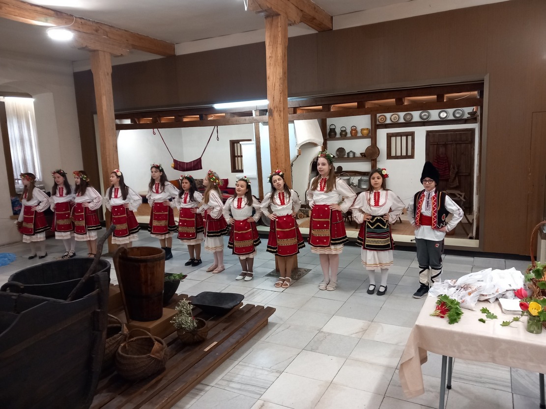 Лазарки от НУ „Единство“ гостуваха в РИМ - Плевен