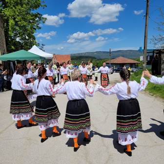 Лазарнята в село Гарван – празник на любителското творчество