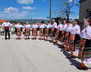 Лазарнята в село Гарван – празник на любителското творчество