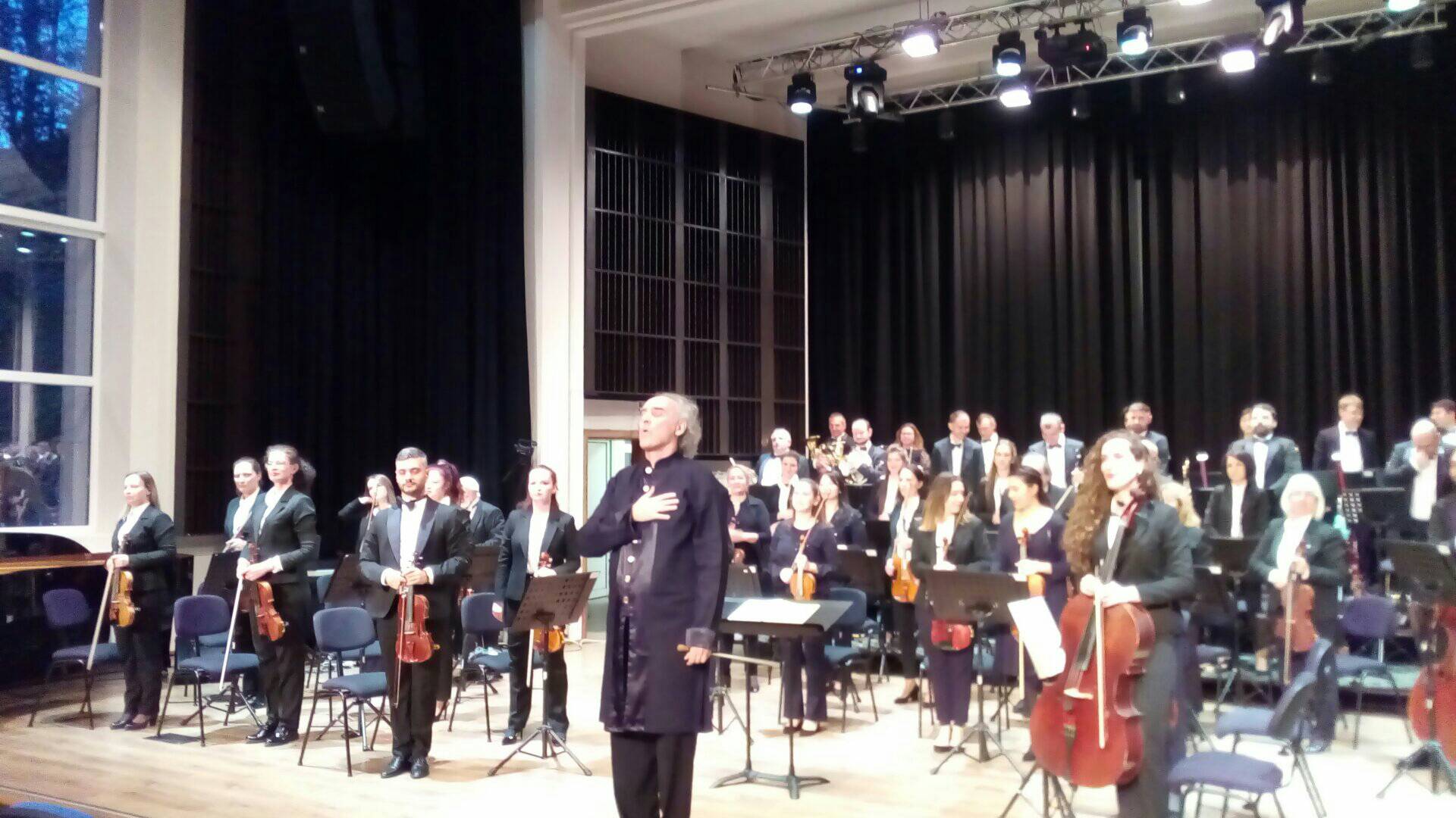 Диригентът Михаил Кац: Музиката е божествена вибрация, а аз съм само проводник на енергията