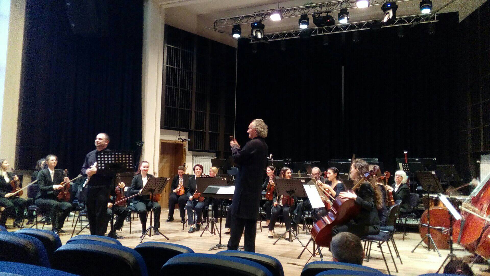 Диригентът Михаил Кац: Музиката е божествена вибрация, а аз съм само проводник на енергията