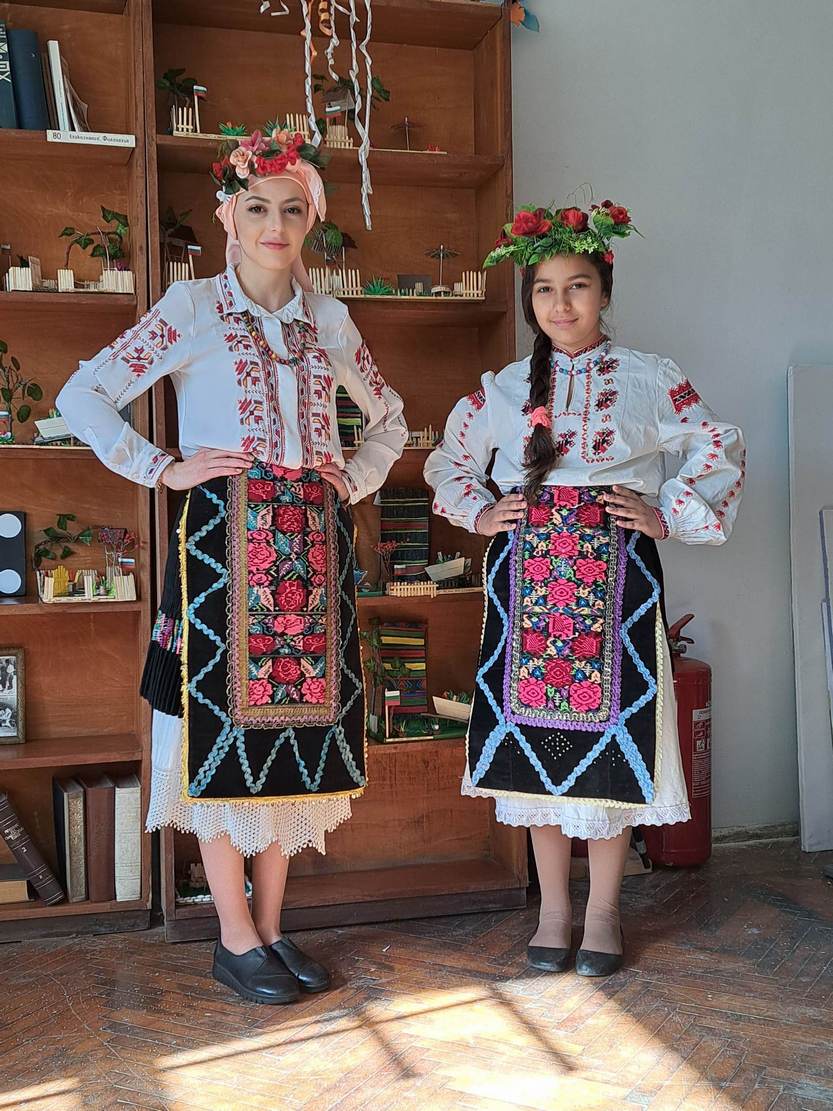 Самодейците при НЧ Осъм-1894 село Градище с изява в Открит ден на полето