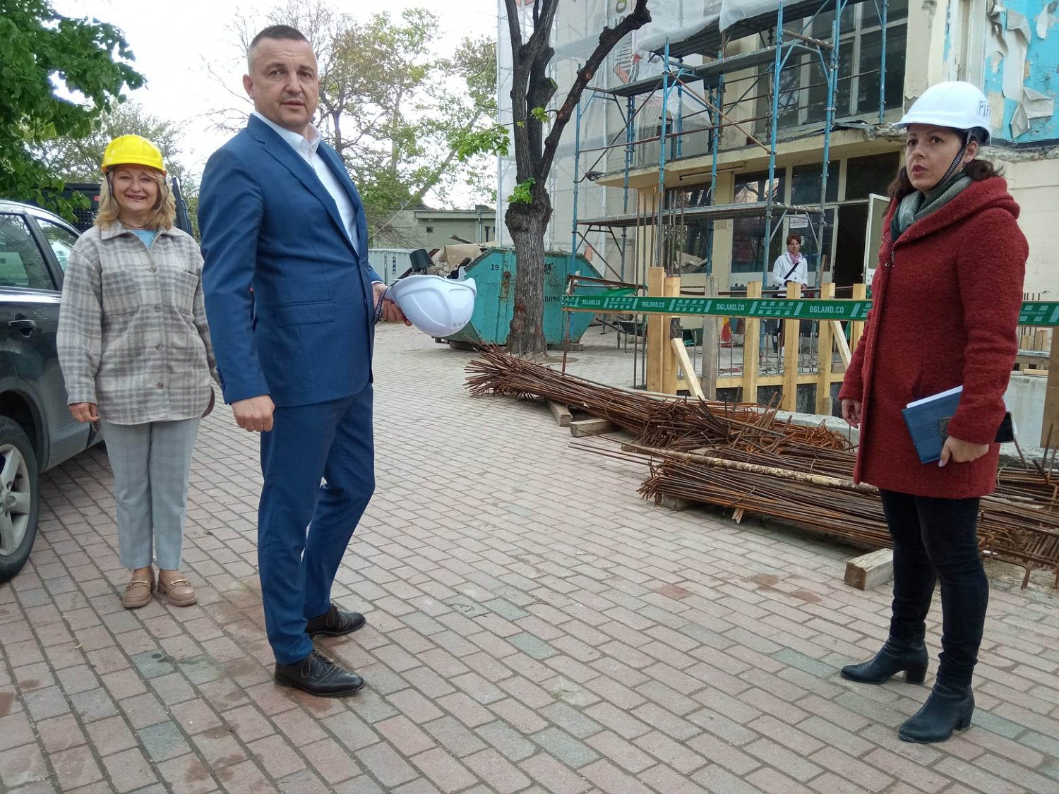 Напредва ремонтът на Филиала на Варненския театър (СНИМКИ)