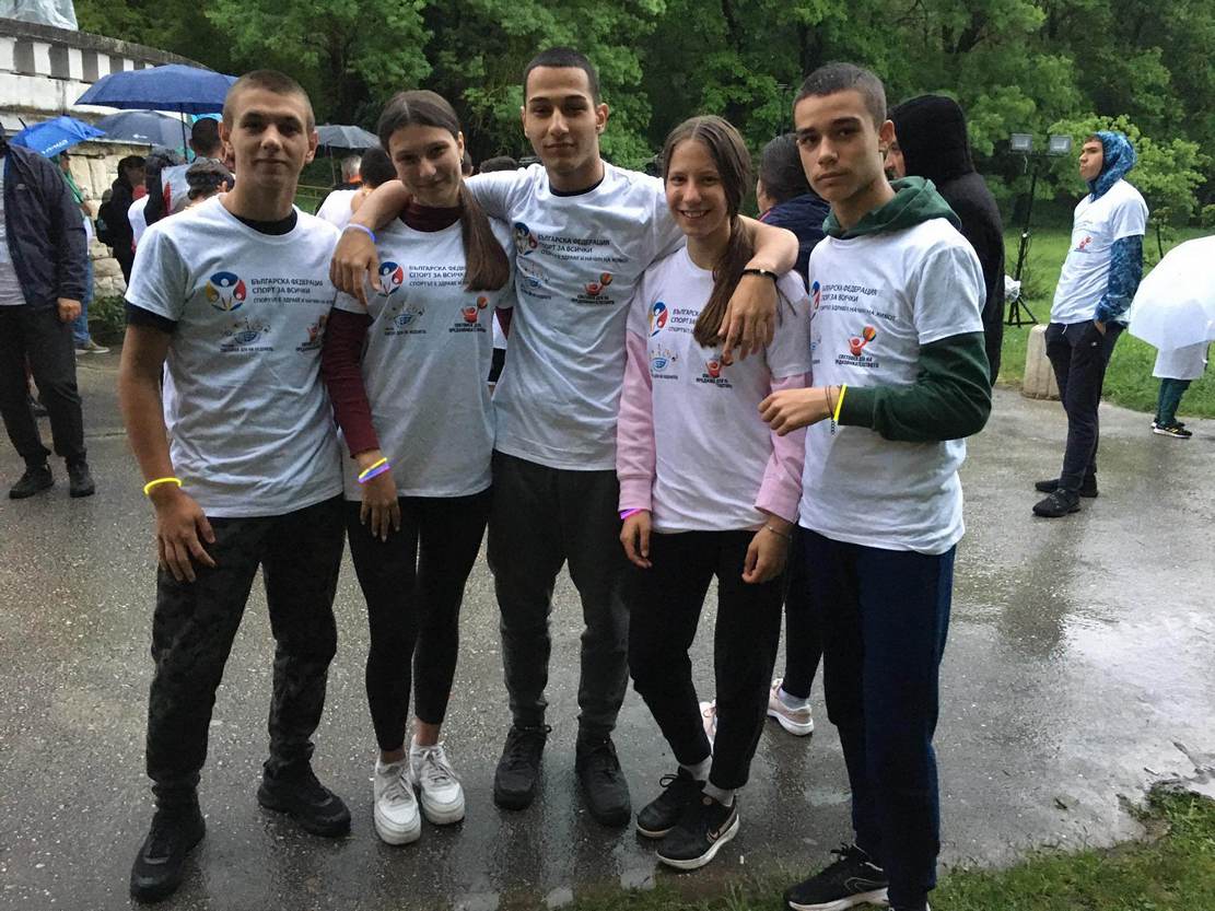 Близо 100 плевенчани тичаха под дъжда в първото нощно бягане в парк „Кайлъка“