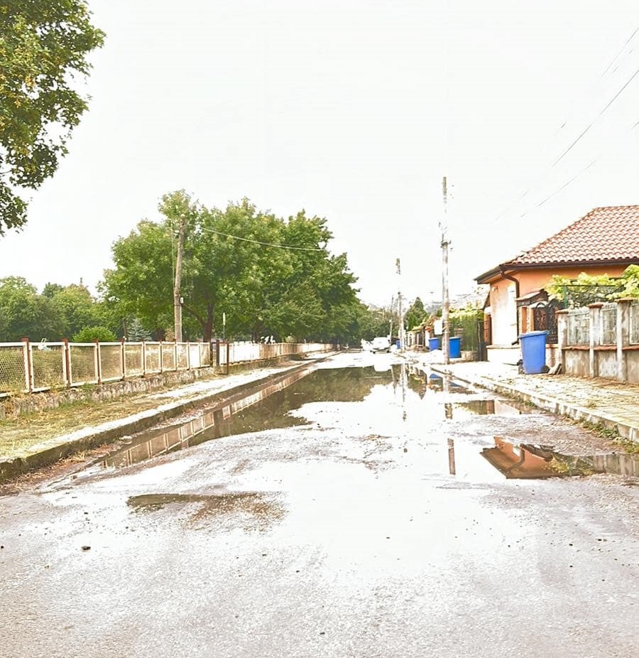 Пороен дъжд наводни десетки къщи в Девня