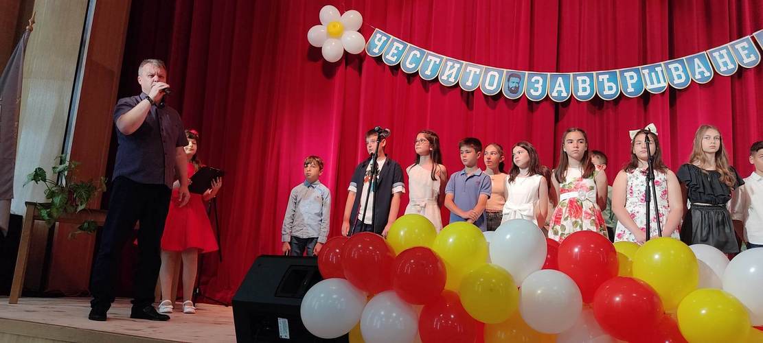 ИНУ „Христо Ботев“ изпрати тържествено пореден випуск четвъртокласници