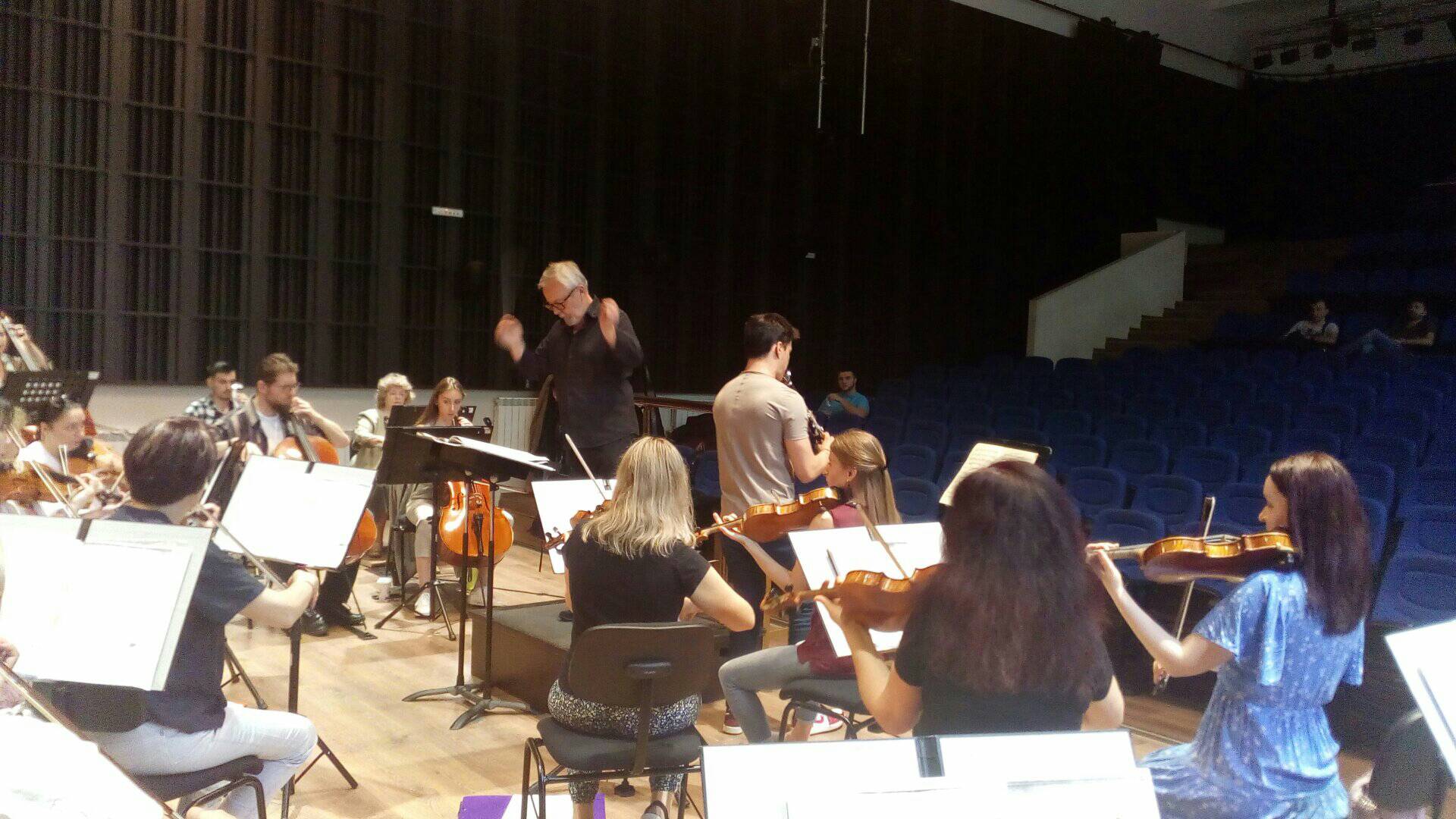 Симфониета Враца със световна премиер на творба на гост диригента Емир Нуханович “New World Dreams”