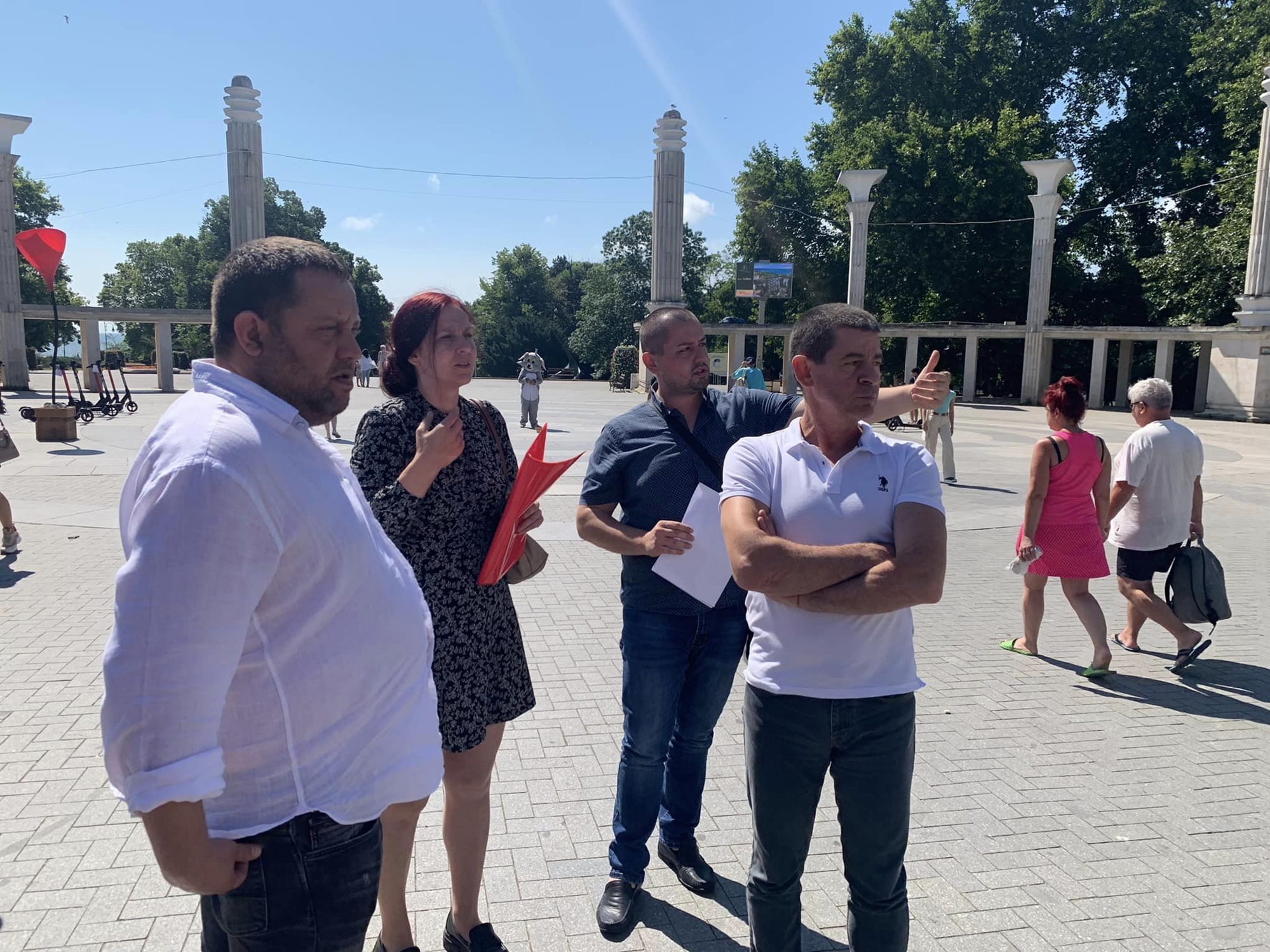 Алея на книгата остава на обичайното си място във Варна