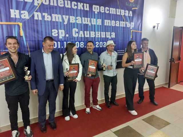 Две награди за габровската дама от "Европейския фестивал на пътуващия спектакъл"