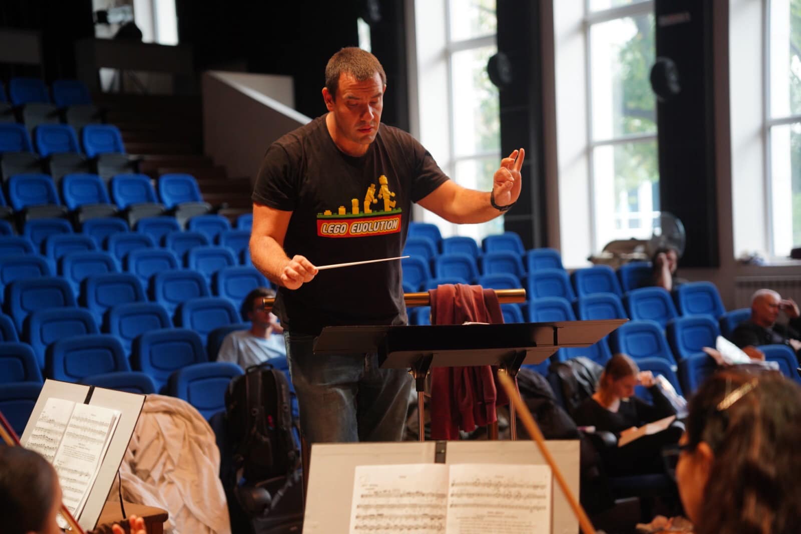 За първи път на врачанска сцена тази вечер Симфониета Враца представя  "Панталоне и Колумбина" и "Театралният директор"