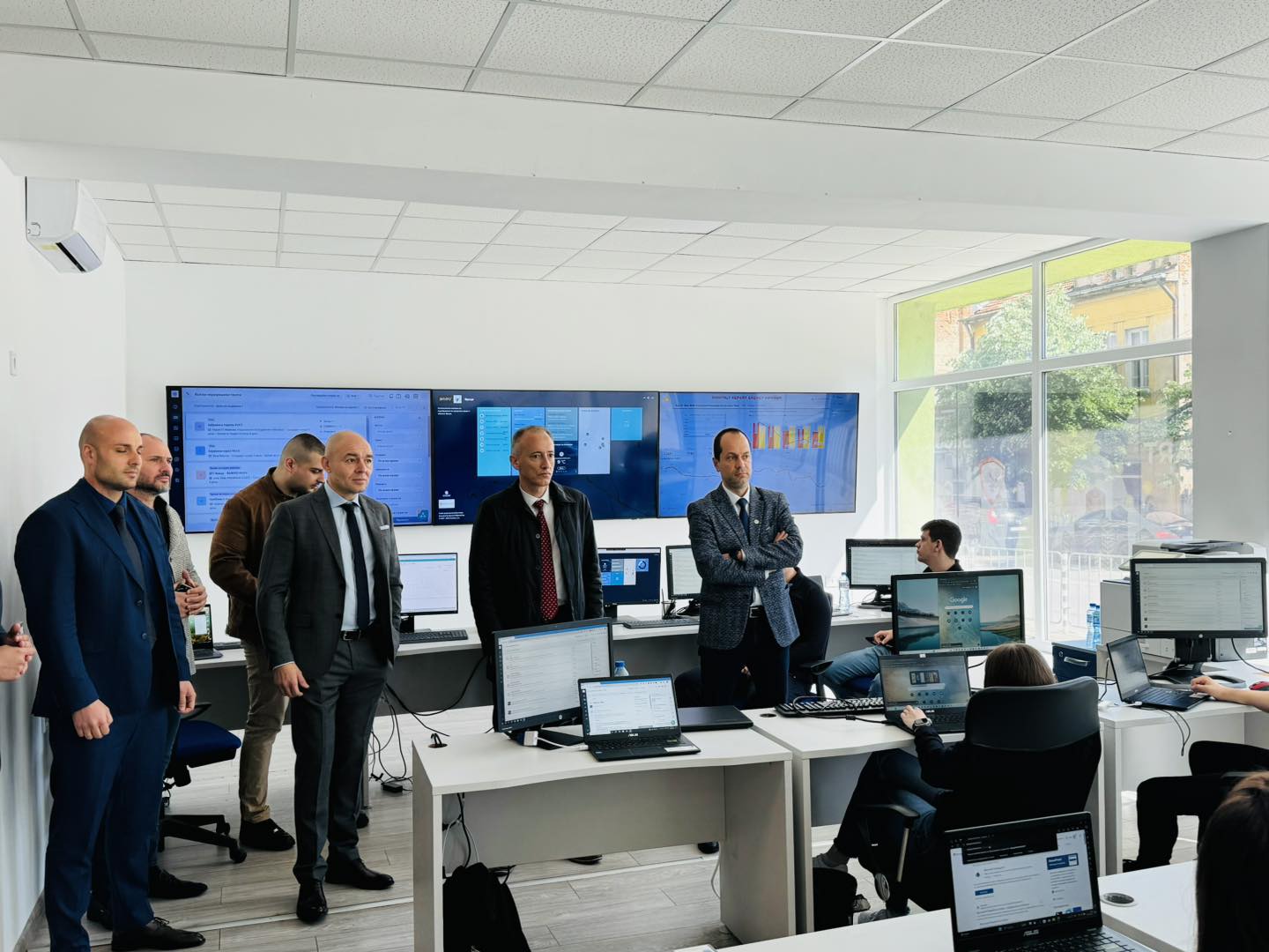 Програмисти от Дигиталния хъб представиха работата си по ключови проекти