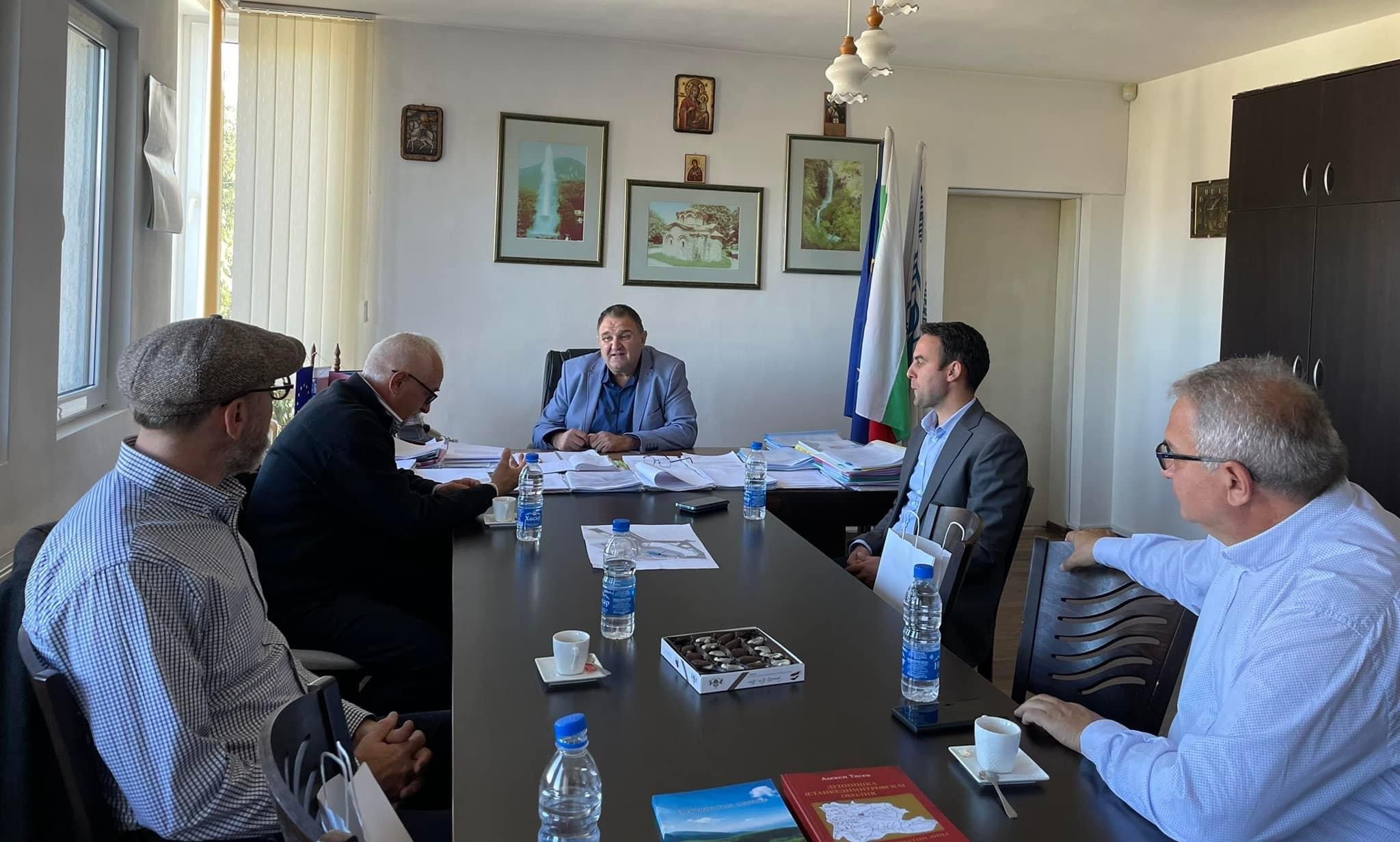 Първа работна среща с кметовете на общините Дупница и Сапарева баня - проведоха новоизбраните депутати от областта