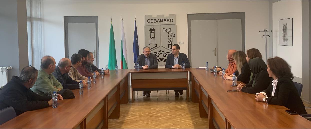 Кметът на Севлиево д-р Иван Иванов връчи сертификати на педагози от чужбина, които успешно завършиха обучение по програма "Еразъм +"