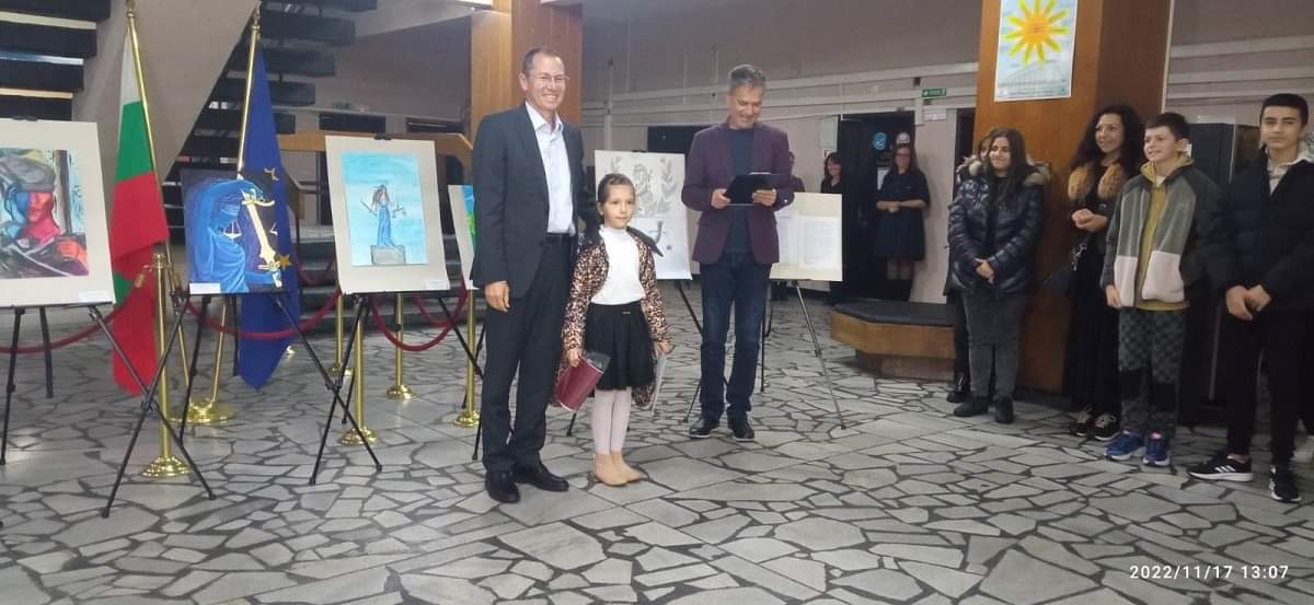 СУ „Христо Ботев“ - Сапарева баня ОУ „Св. Св. Кирил и Методий“ – Дупница спечелиха специалните награди на Районен съд – Дупница от конкурса „В страната на Справедливостта“ 2022 г