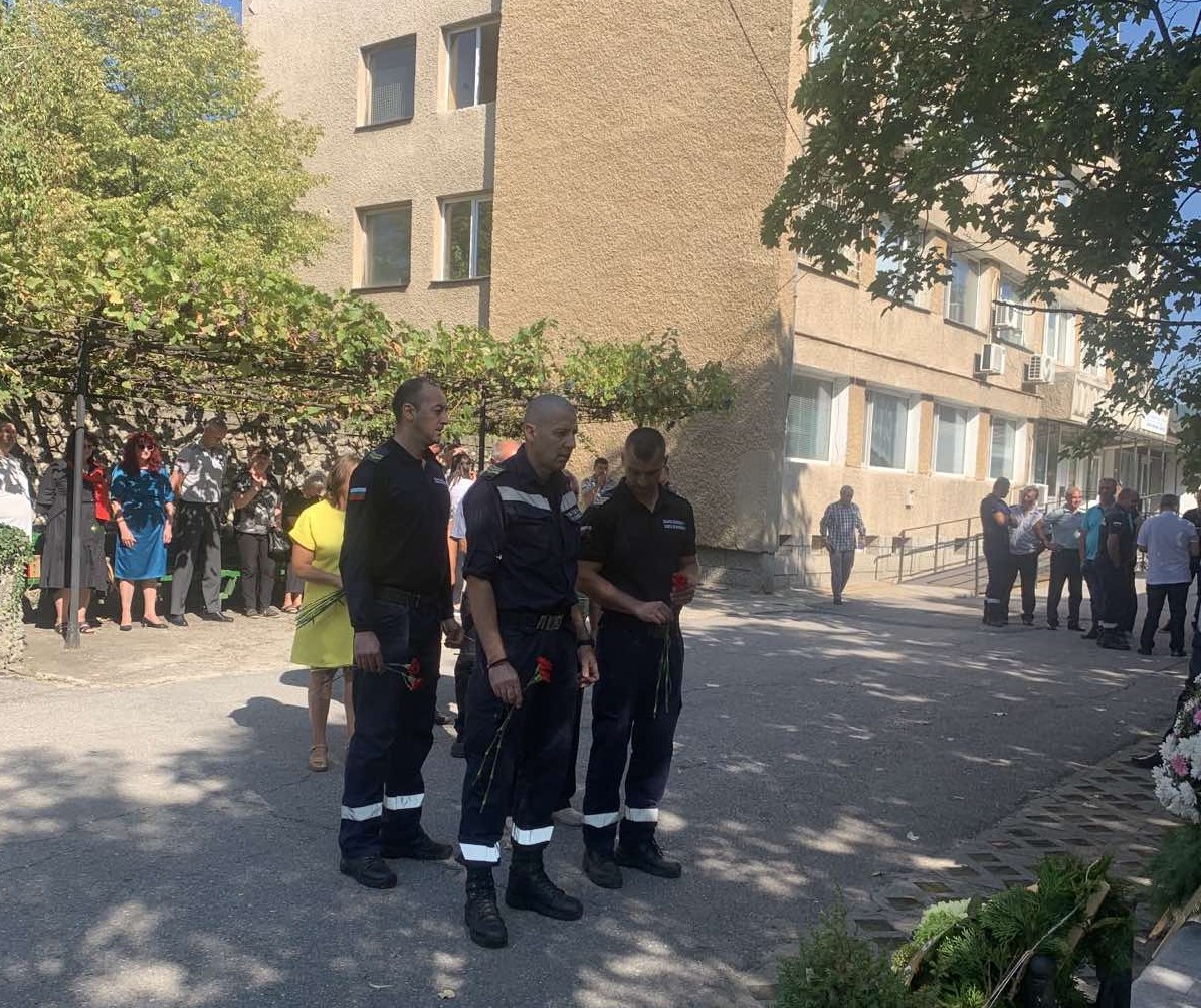 Почит към загиналите преди 23 години шестима служители на МВР