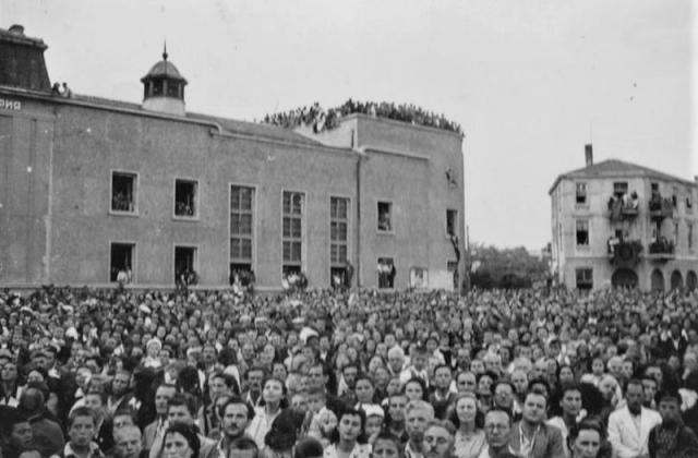 Архивни кадри разкриват визията на бургаската концертна зала / Държавен архив - Бургас