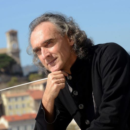 Диригентът Михаил Кац: Музиката е божествена вибрация, а аз съм само проводник на енергията