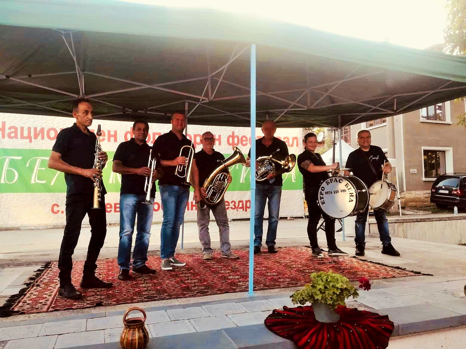 350 самодейци представиха творчеството си на Националният фолклорен фестивал „Белокаменица“