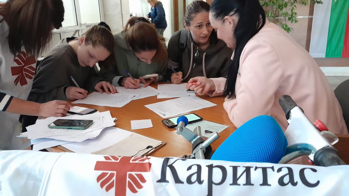 С мирно шествие Русе отбелязва годишнината от началото на войната в Украйна