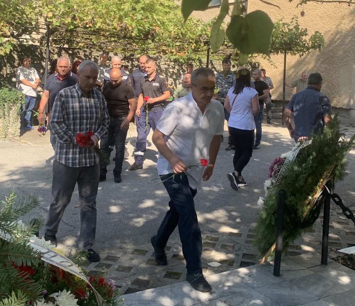 Почит към загиналите преди 23 години шестима служители на МВР