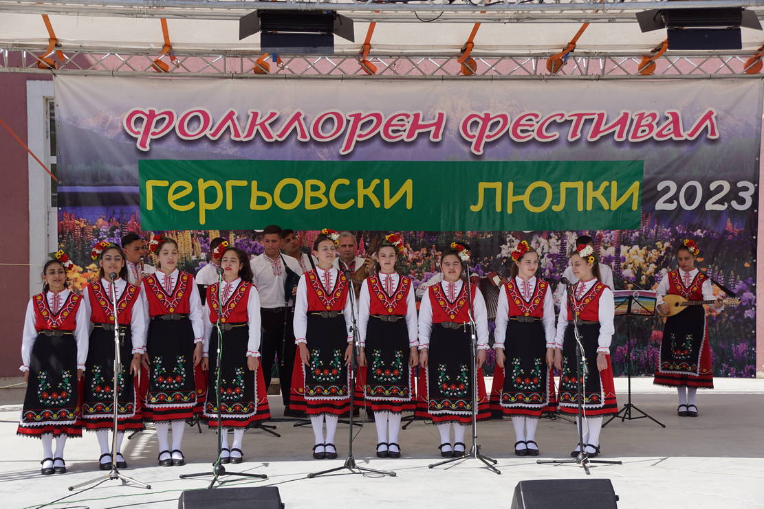 За пореден път ”Гергьовски люлки” пренесе във времето красотата на народното творчество