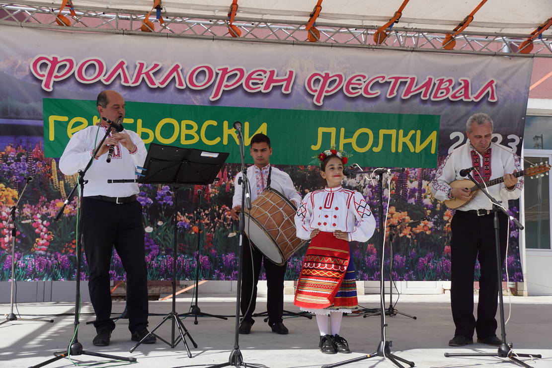За пореден път ”Гергьовски люлки” пренесе във времето красотата на народното творчество