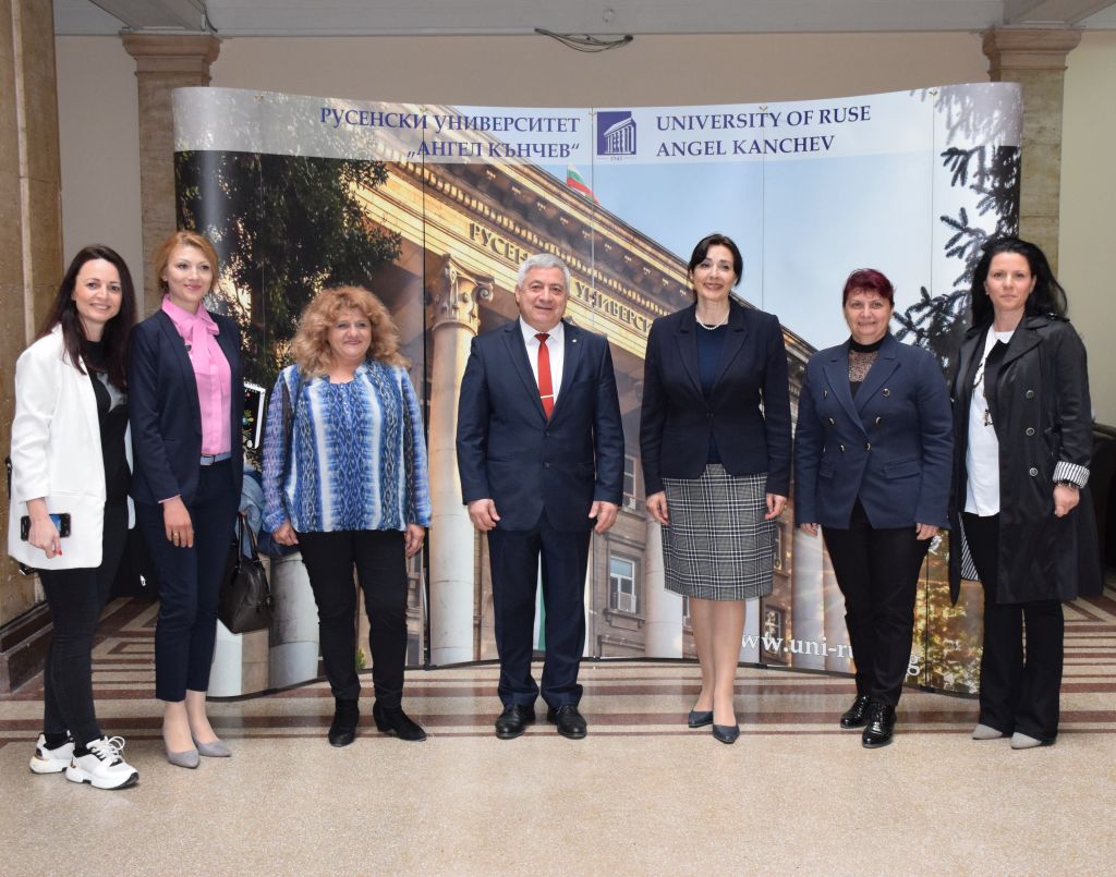 Дипломатическият институт на МВнР проведе в Русенския университет среща-дискусия със студентите на тема “За професията дипломат днес”