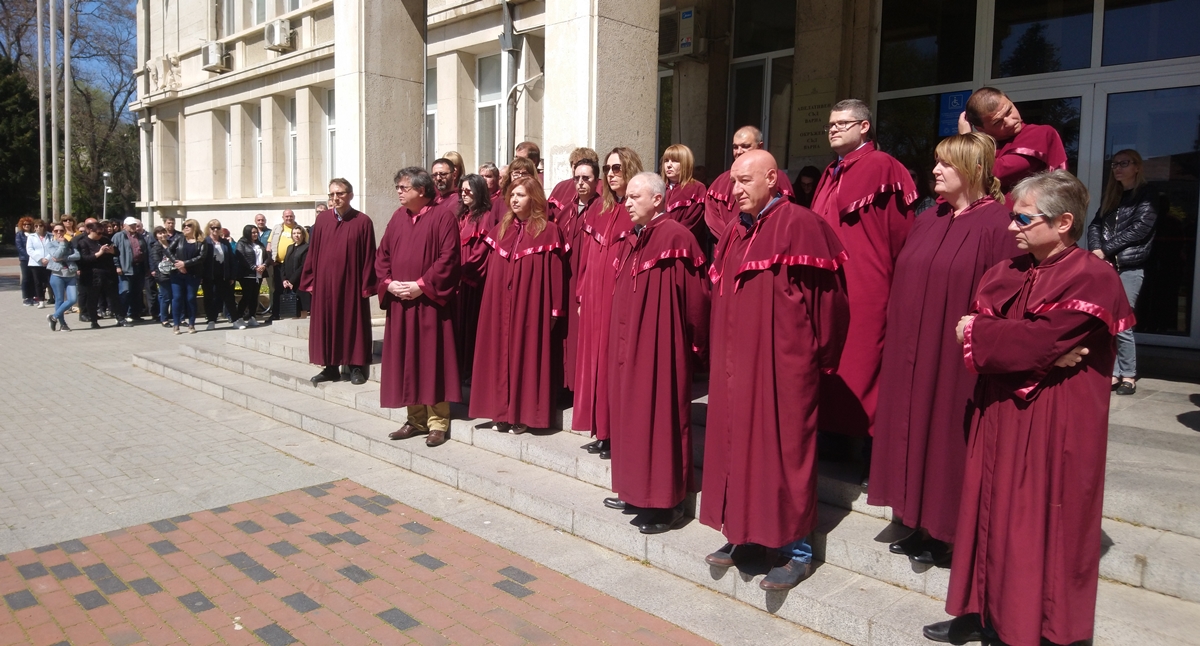 Варненски прокурори: Покушението срещу Гешев е терористичен акт