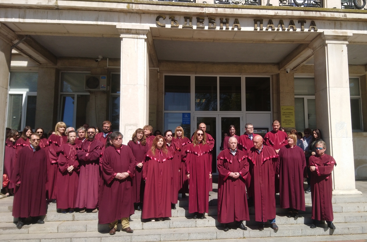 Варненски прокурори: Покушението срещу Гешев е терористичен акт