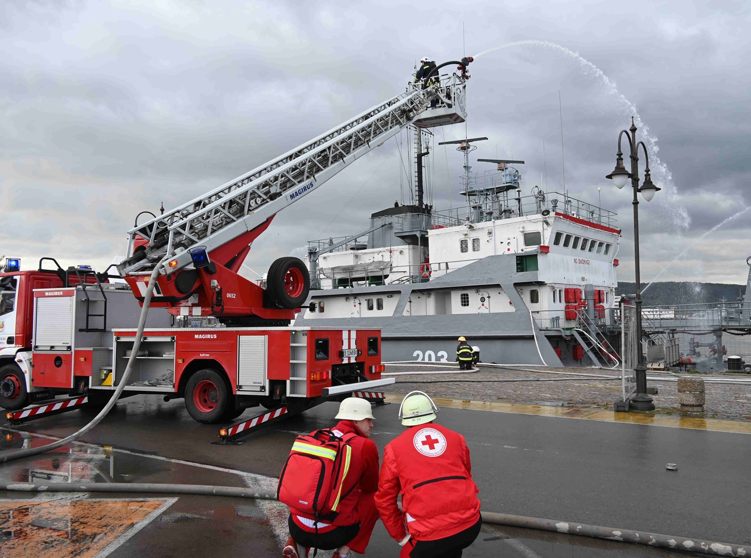 „Пожар” на кораб потушаваха на военното учение „Бриз” (СНИМКИ)