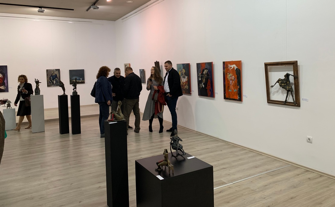 В Арт център - Плевен откриха изложба с творби на Константин Симеонов - Костика и Убавка Тончев