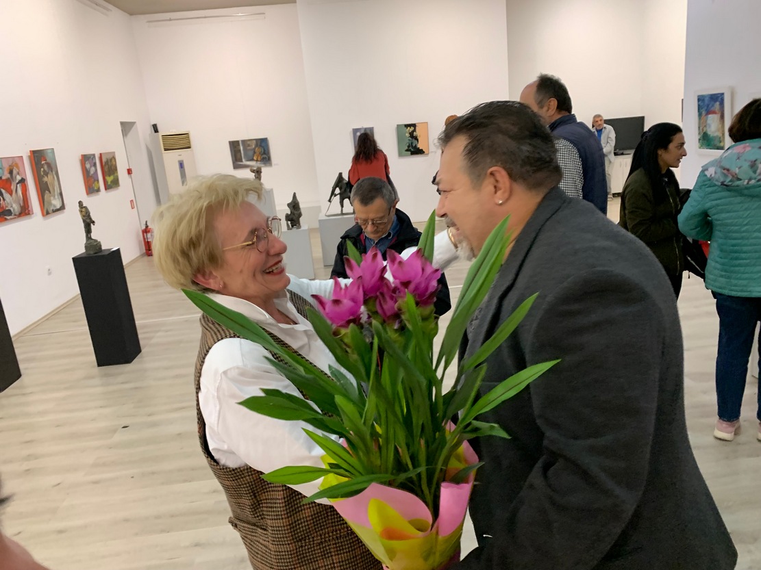 В Арт център - Плевен откриха изложба с творби на Константин Симеонов - Костика и Убавка Тончев