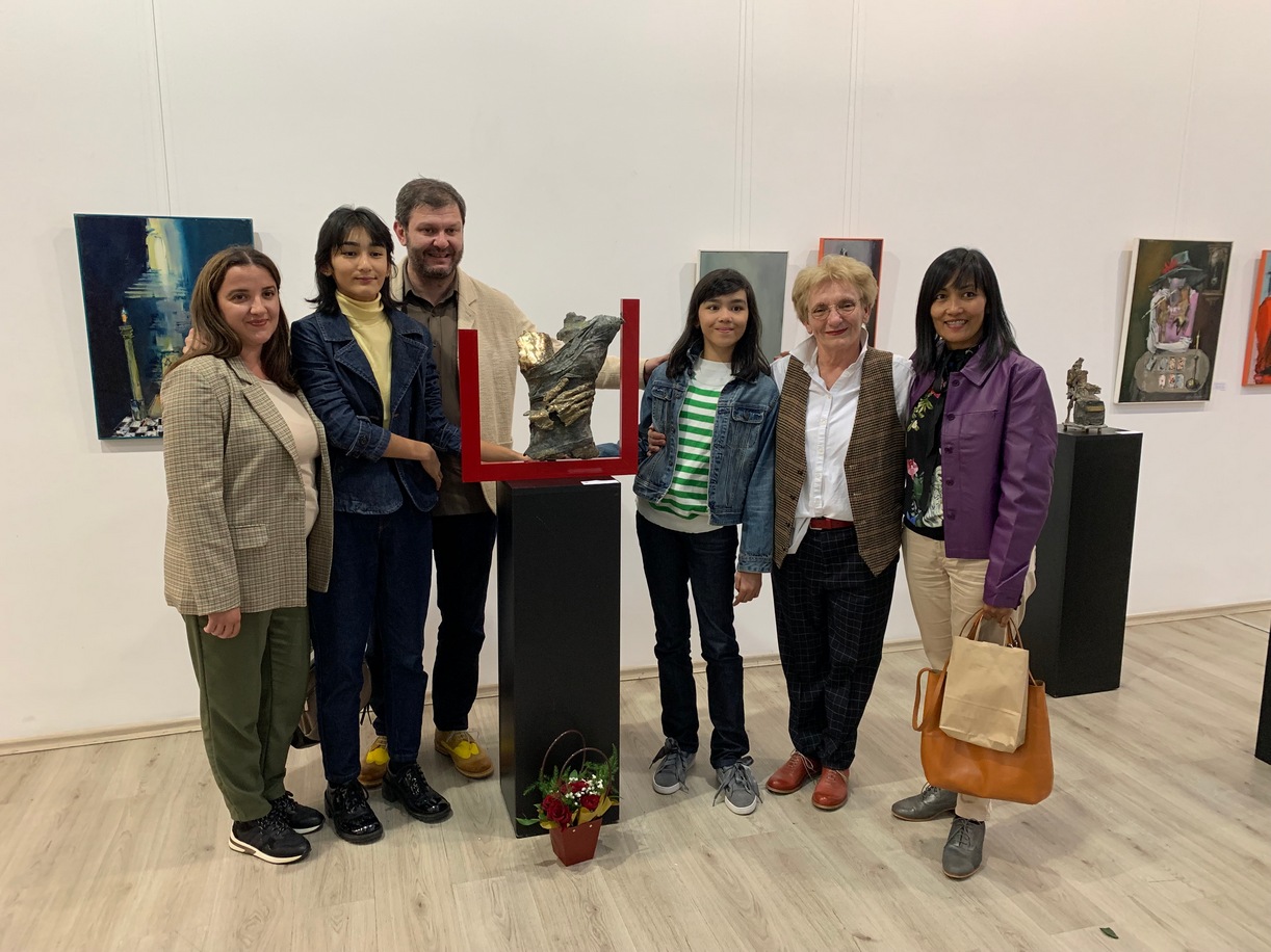 В Арт център - Плевен откриха изложба с творби на Константин Симеонов - Костика и Убавка Тончев