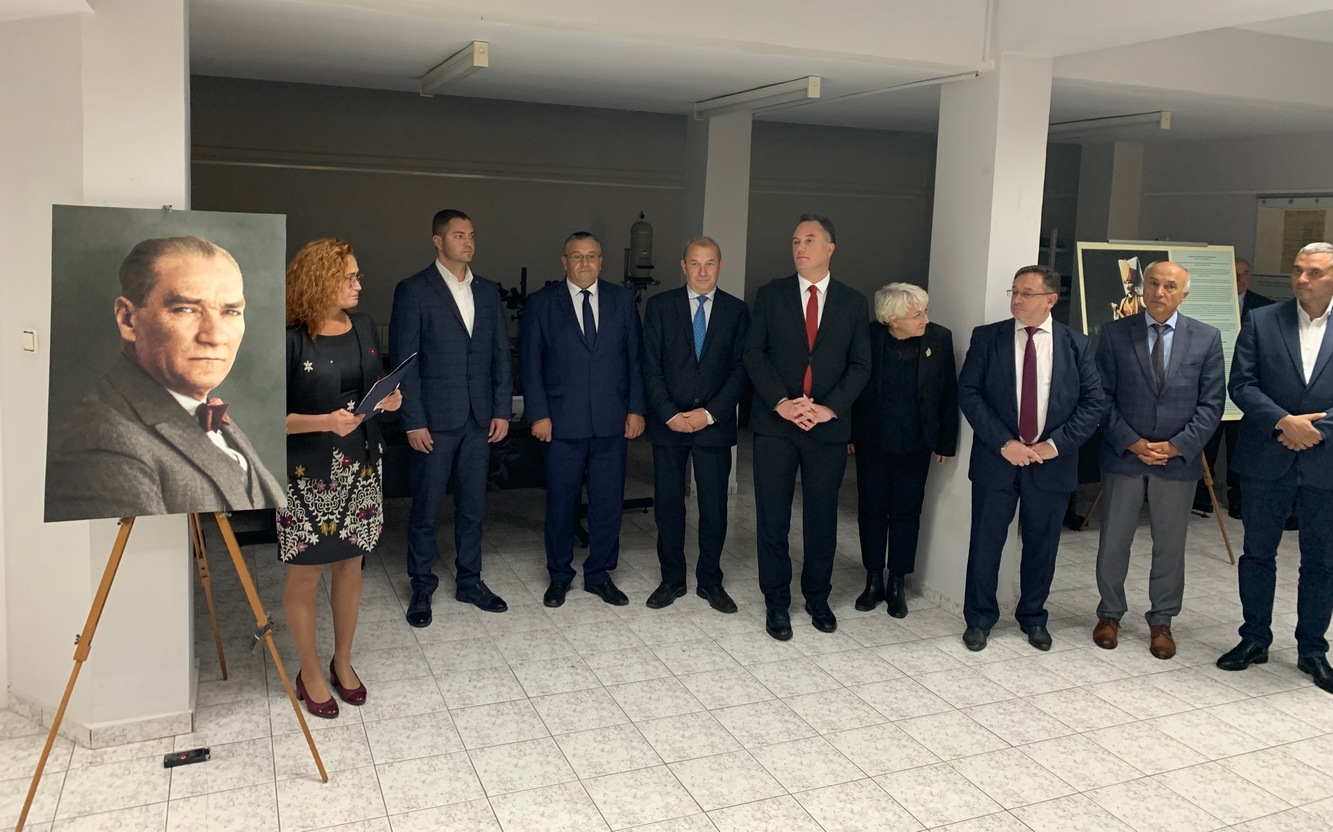 В Плевен откриха изложба, разказваща за времето на Кемал Ататюрк в София