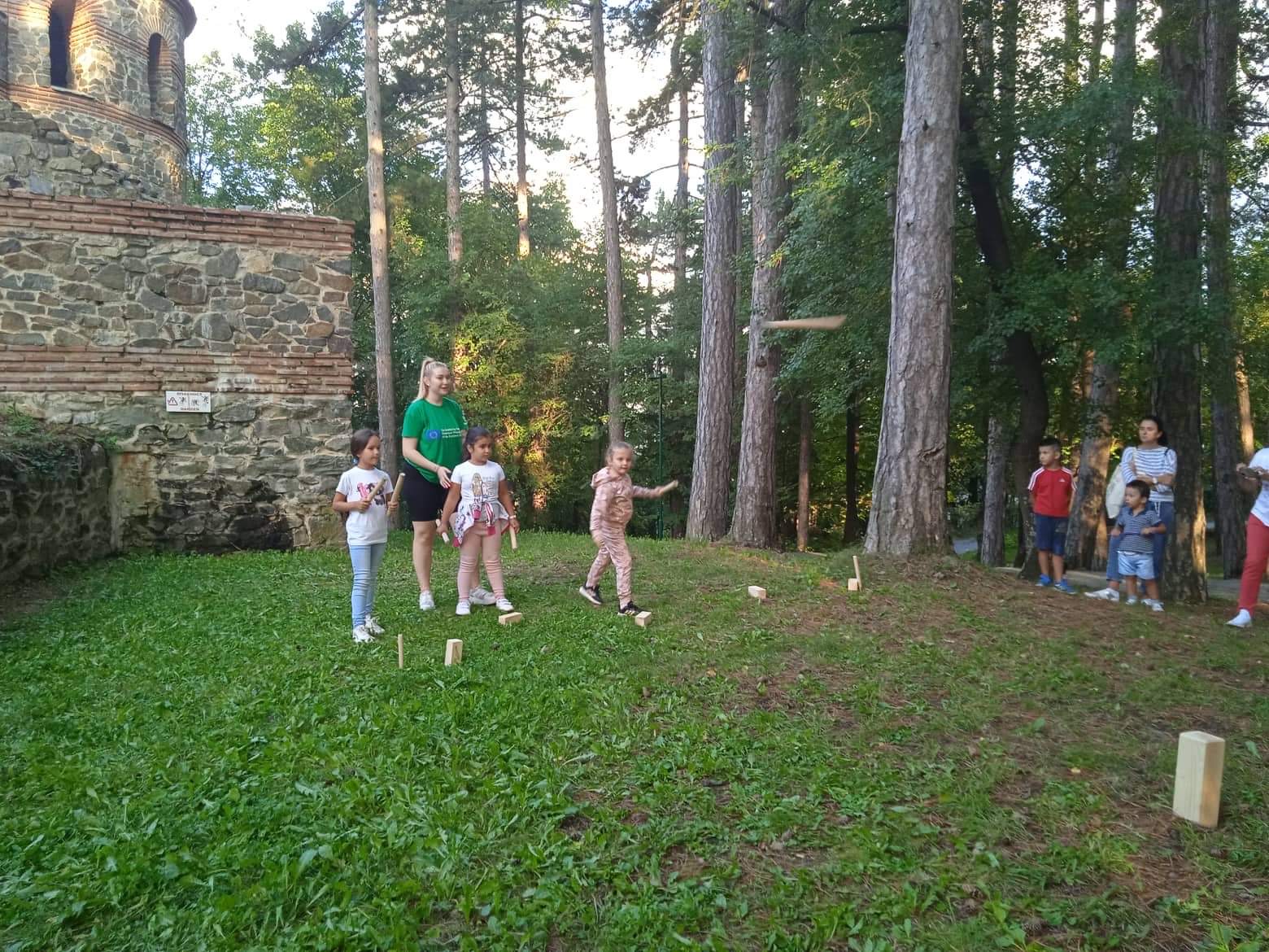 Партньори – Кюстендил учиха кюстендилските деца  на нови игри  – Куб от Швеция и Молкки от Финландия