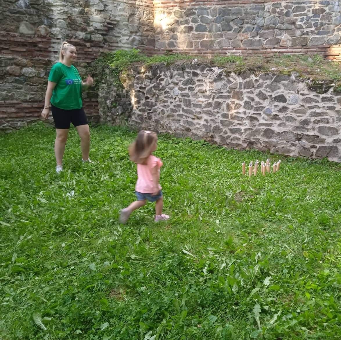 Партньори – Кюстендил учиха кюстендилските деца  на нови игри  – Куб от Швеция и Молкки от Финландия