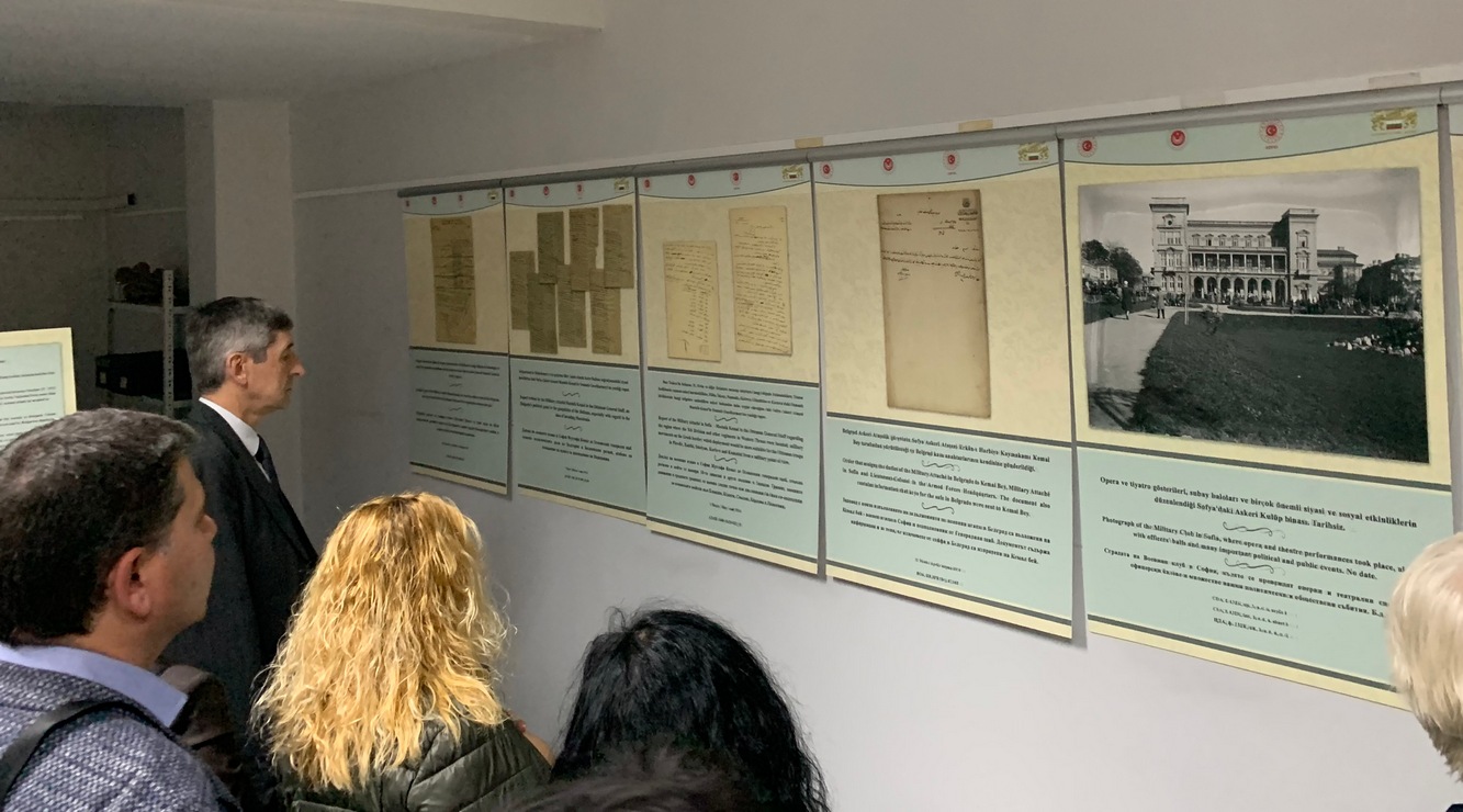 В Плевен откриха изложба, разказваща за времето на Кемал Ататюрк в София