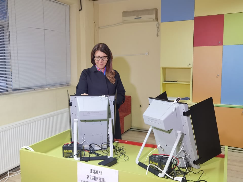 А. Яхова:  "Първата стъпка към решаване на проблемите е преодоляване на политическата нестабилност"