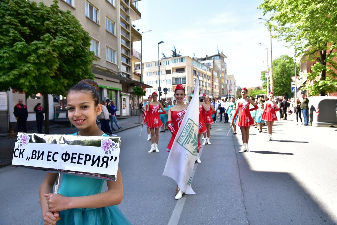 Множество отличия за мажоретките на град Левски от “Търновска перла”
